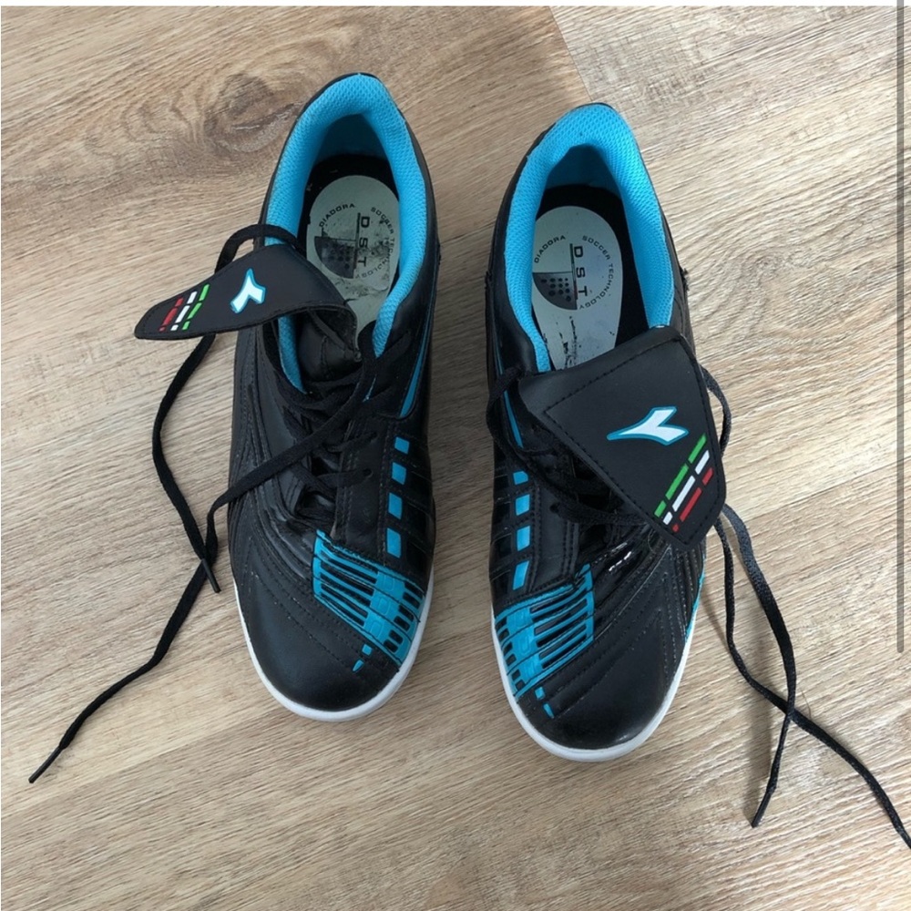 indoor soccer shoes